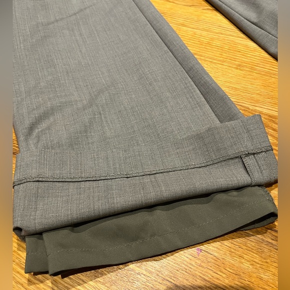 Banana Republic Wool & Spandex blend trousers, Size 10 - Picture 7 of 9
